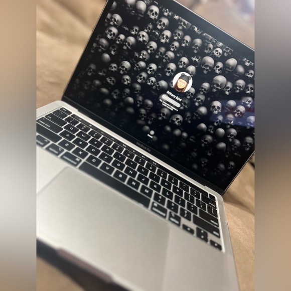 13-in Apple MacBook Pro w/Touchpad and M1 Chip